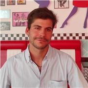 Doy clases particulares de español, yo nativo también puedo dar clases a niños de educación primaria y sociales en secundaria